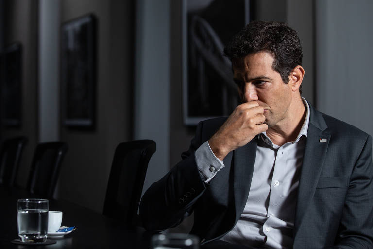 Especialistas ressaltam, no entanto, que o processo acelerado de digitalização do ensino desconsidera a realidade das escolas paulistas, já que a maioria não possui acesso a internet de qualidade nem dispõe de computadores em número suficiente para os alunos