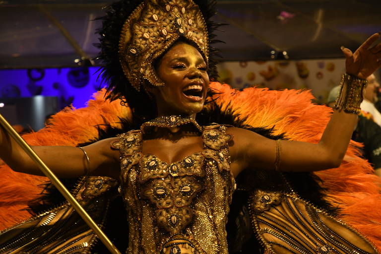 Veja imagens do desfile da Independente Tricolor no Carnaval 2024