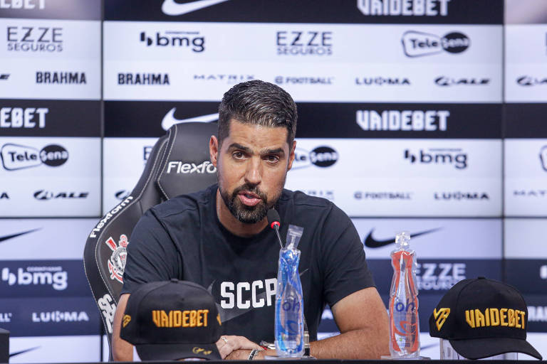 Técnico do Corinthians, António Oliveira pretende resgatar autoestima do elenco com vitórias