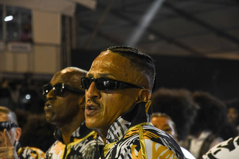 Mano Brown comemora 54 anos cantando rap no Capão Redondo (SP)