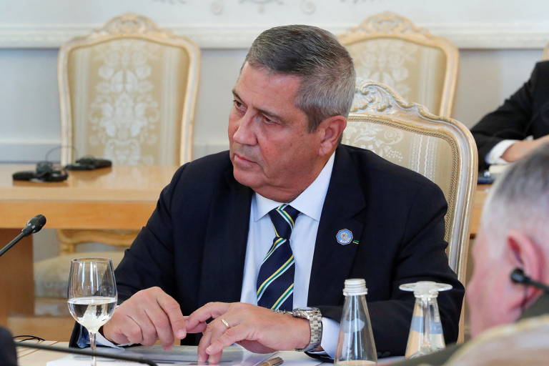 Walter Souza Braga Netto foi comandante da intervenção federal na segurança pública no Rio de Janeiro e chefe do Estado-Maior do Exército. No governo Bolsonaro foi ministro da Casa Civil e da Defesa. Nas eleições de 2022, foi escolhido por Bolsonaro como seu candidato a vice