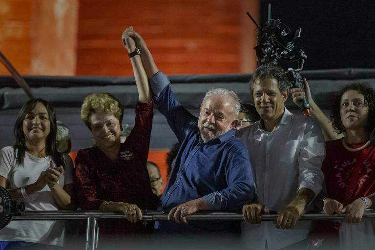 30/10/2022  - Bolsonaro é derrotado por Lula no segundo turno da eleição presidencial