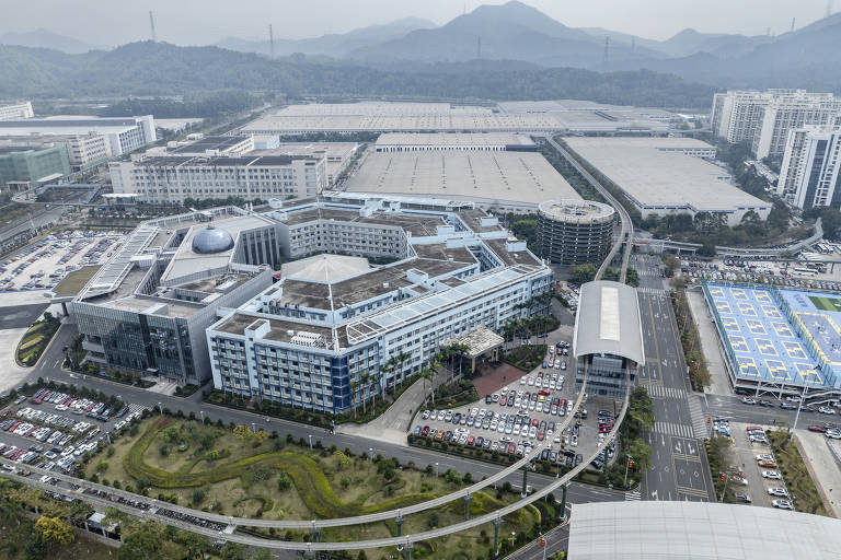 A sede da BYD, que recentemente anunciou que investiria US$ 14 bilhões em tecnologia de direção autônoma, em Shenzhen, China, em 29 de janeiro de 2024