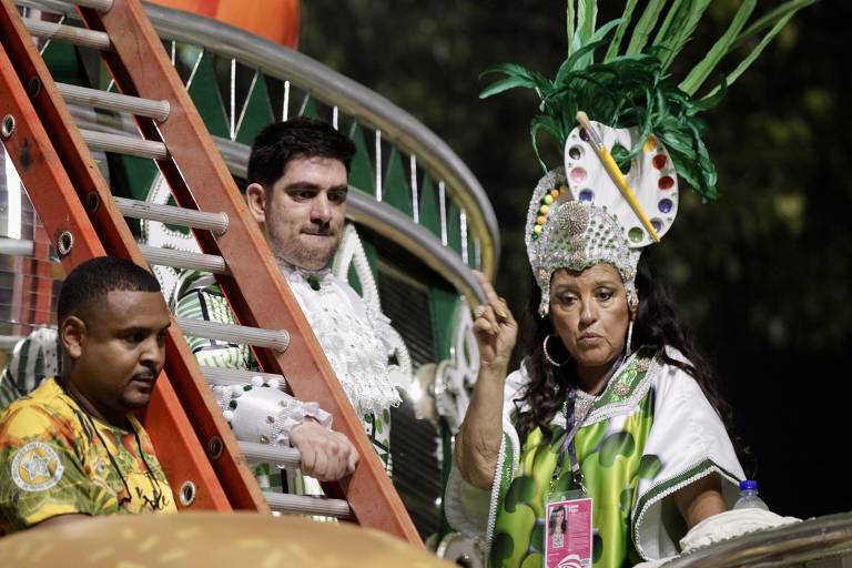 Famosos e personalidades no segundo dia de desfiles na Sapucaí