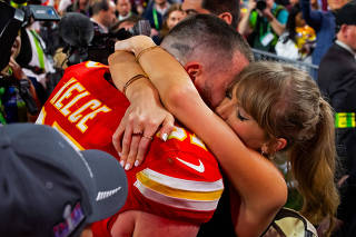 Kansas City Chiefs tight end Travis Kelce celebrates with girlfriend Taylor Swift at Super Bowl
