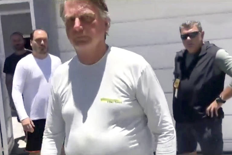 "Esse termo golpe de Estado, abolição do Estado democrático de Direito, não é nem equivocado, é um crime falar isso daí", disse Jair Bolsonaro em entrevista à Record