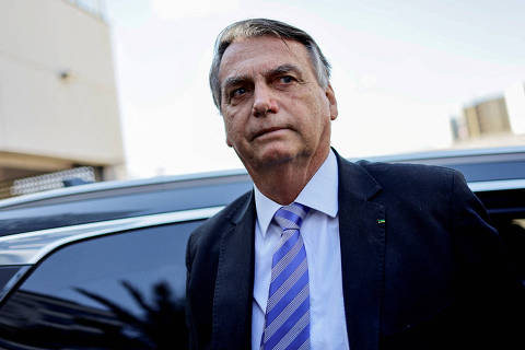 FILE PHOTO: Former Brazilian President Jair Bolsonaro leaves the Federal Police headquarters after testifying about the January 8 riots, in Brasilia, Brazil, October 18, 2023. REUTERS/Ueslei Marcelino/File Photo ORG XMIT: FW1