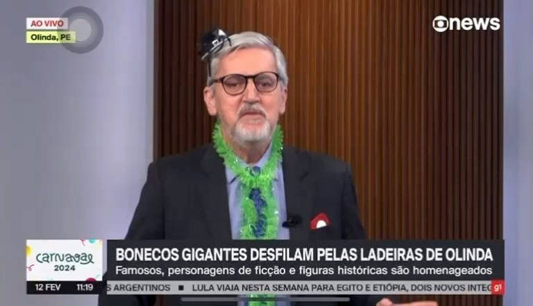 Jornalistas da GloboNews fantasiados durante o Carnaval