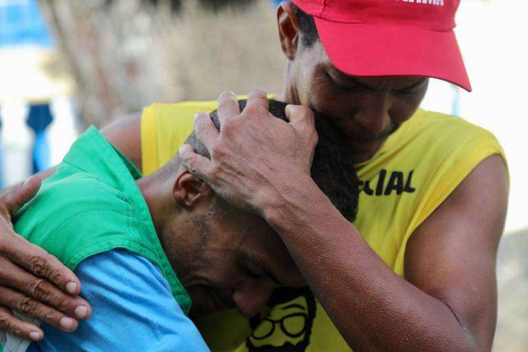 Servidor faz ronda no Carnaval de Salvador e acha irmão catador de latinhas após 15 anos