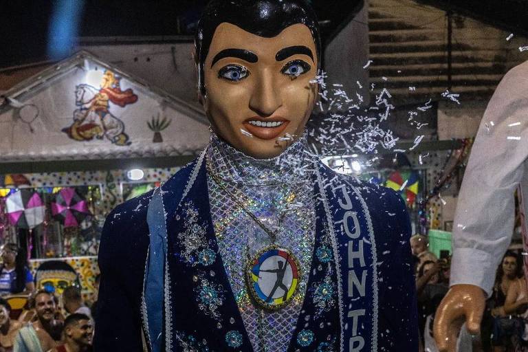 O boneco de John Travolta no carnaval de Olinda