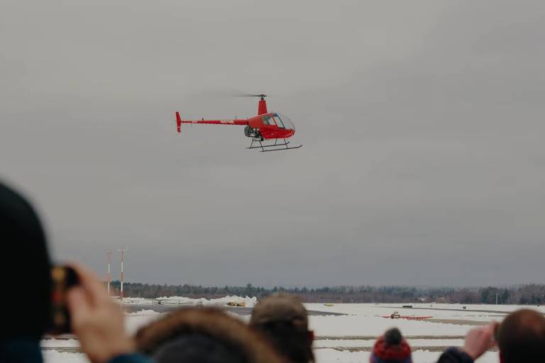 Rotor realiza teste do helicóptero R220Y sem piloto; equipamento realiza voo sem ninguém na cabine