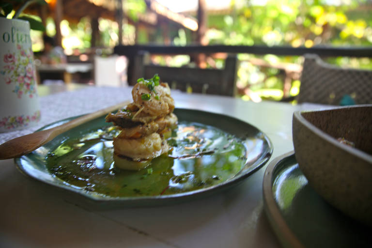 Lagosta com batata doce do restaurante Preta, localizado na Ilha dos Frades, na baía de Todos-os-Santos