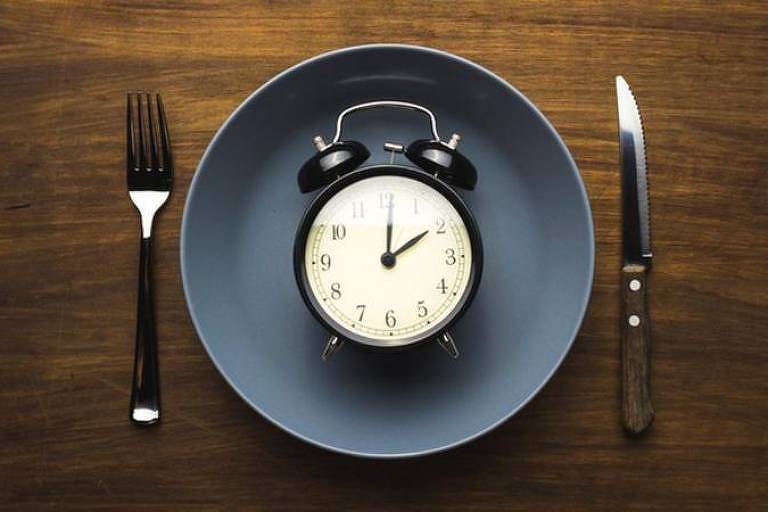 Relógio dentro do prato