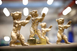 Production of Berlin Bear awards at the Noack Foundry in Berlin