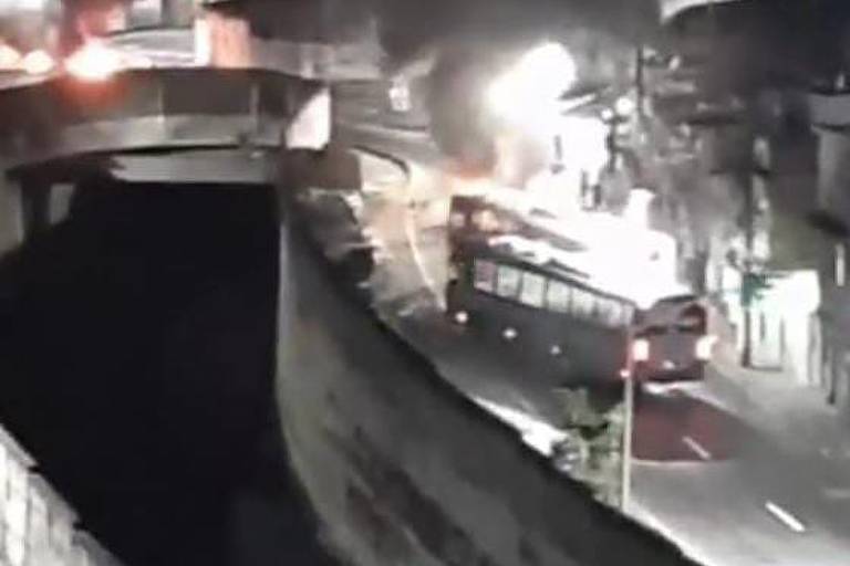 Confronto entre criminosos tem tiroteio e ônibus queimado na zona norte do RJ