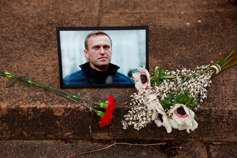 Homenagens a Navalni e marcha de agricultores na ìndia; veja fotos de hoje