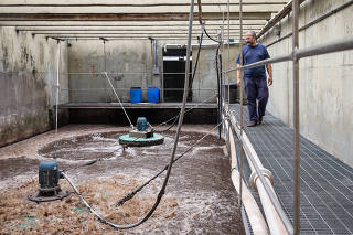 Iniciativas do Grupo Folha em energia limpa:  Detalhe de uma das etapas de tratamento na agua de uso biologico na estacao de tratamento de agua do Centro Tecnologico Grafico da Folha (CTG-F)