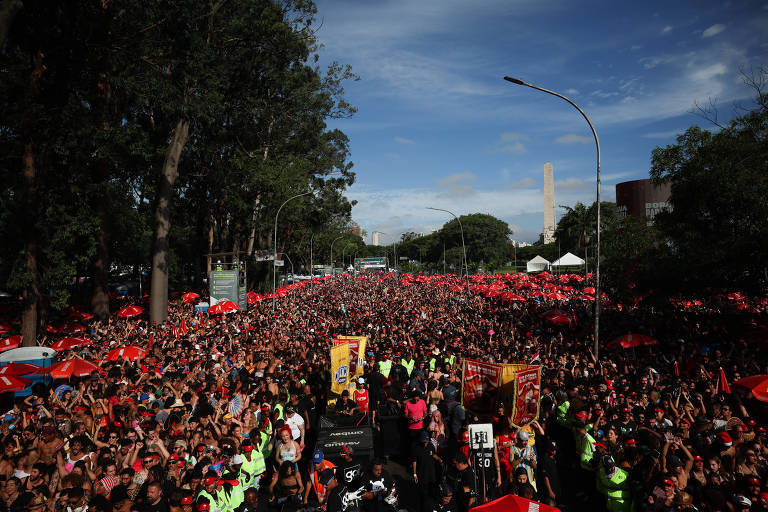 BaianaSystem arrasta multidão no bloco Navio Pirata, no parque Ibirapuera; veja vídeo