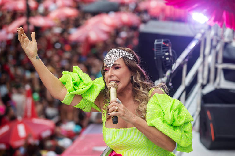 Debaixo de chuva, Daniela Mercury fecha o Carnaval de SP com homenagem a Zé Celso
