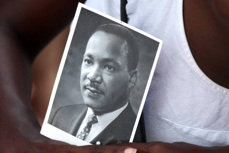 Livro autografado por Martin Luther King em 1958 é leiloado por R$ 173 mil