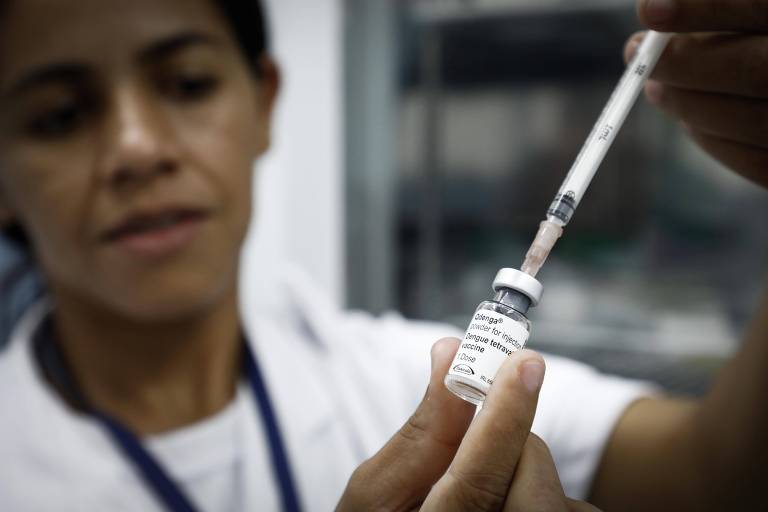 Rejeição à vacina da dengue é baixa mesmo entre bolsonaristas, mostra Datafolha