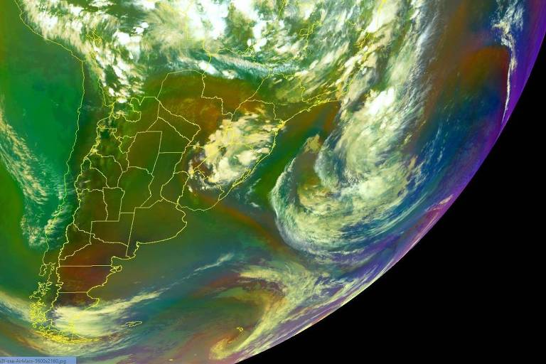 Tempestade tropical atípica se forma na costa brasileira, mas não deve chegar ao continente