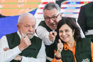 O presidente Lula em evento com os ministros Nísia Trindade e Alexandre Padilha