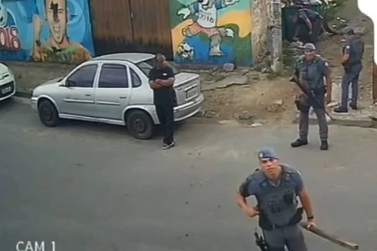 Policial militar quebra câmera de monitoramento em comunidade em Guarujá