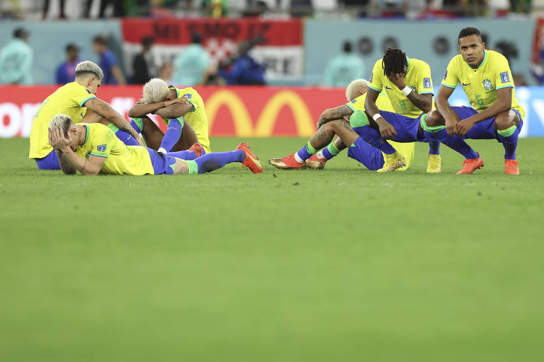 Jogadores do Brasil lamentam derrota para a Croácia na Copa do Qatar