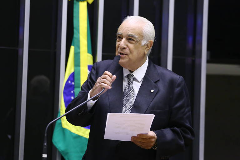 Deputado do PL de Bolsonaro fala em democracia e descarta assinar impeachment de Lula