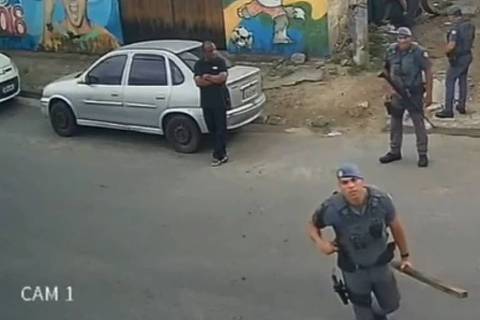 Policial militar quebra câmera de monitoramento em comunidade de Guarujá