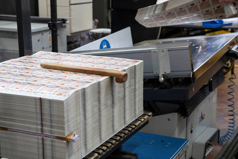 Reino Unido diz que notas com o rosto de Elizabeth 2ª continuarão sendo aceitas