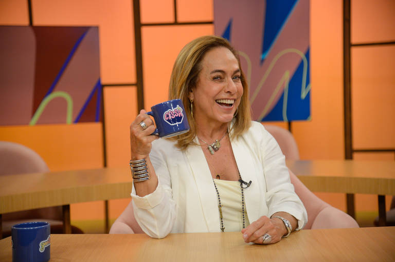 A apresentadora Cissa Guimarães na gravação do programa Sem Censura, da TV Brasil