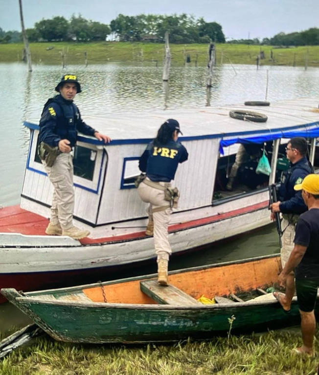 Helicóptero desaparecido é encontrado submerso em lago no Pará