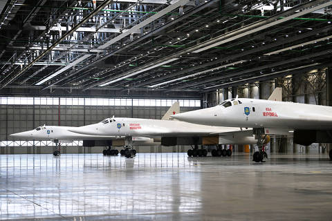 A view shows Russian Tu-160M strategic missile carriers at the Kazan Aviation Factory named after Sergei Gorbunov, a branch of the Tupolev military industry company, in Kazan, Russia February 21, 2024. Sputnik/Kristina Kormilitsyna/Kremlin via REUTERS ATTENTION EDITORS - THIS IMAGE WAS PROVIDED BY A THIRD PARTY. ORG XMIT: K001
