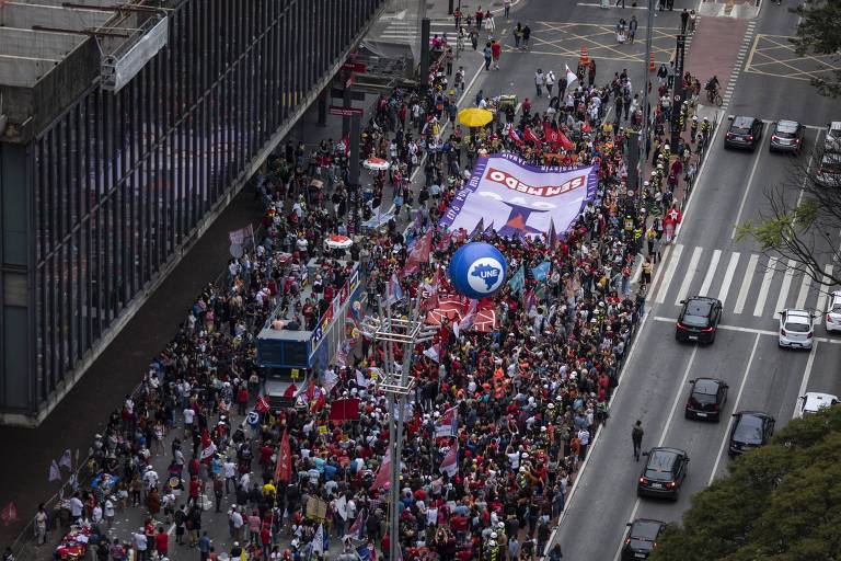 Protesto pela democracia organizado por entidades de esquerda contra o então presidente Jair Bolsonaro, na avenida Paulista, em setembro de 2022