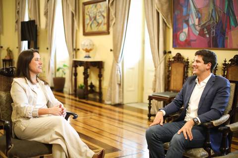 Governadora de Pernambuco, Raquel Lyra durante reunião com o prefeito do Recife, João Campos, no Palácio do Campo da Princesas