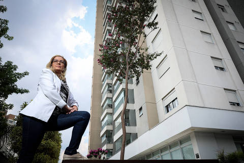 SAO PAULOS/ SP, BRASIL, 06-02-2024:  Retrato de Margareth Ferreira Barian, síndica profissional responsável pelo condomínio Boreal Santana, localizado na Zona Norte da cidade. (Foto: Zanone Fraissat/Folhapress, MERCADO)***EXCLUSIVO****