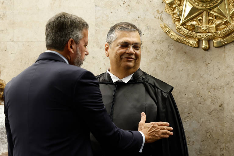 Arthur Lira cumprimenta o recem empossado ministro Flávio Dino