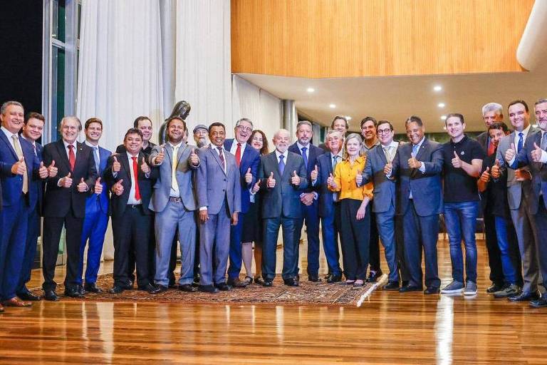 Lula e Lira se reúnem com líderes e ministros, ensaiam parceria e riem da tensa relação