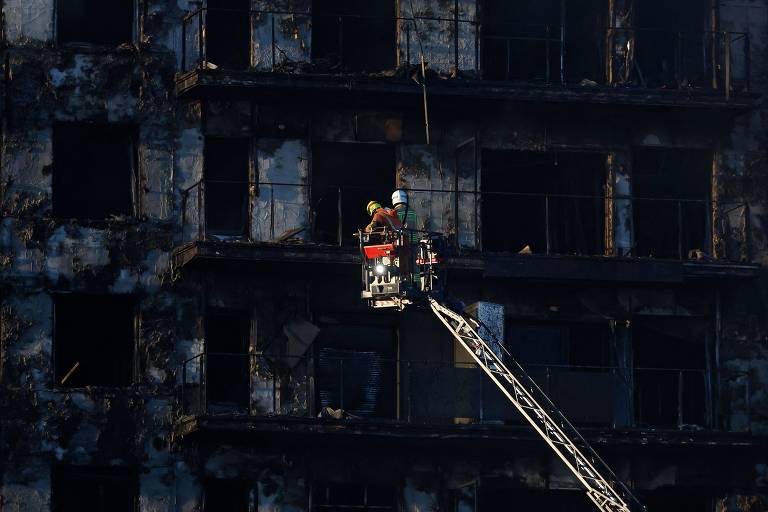 Incêndio consome prédio na Espanha e deixa ao menos 10 mortos; veja vídeo