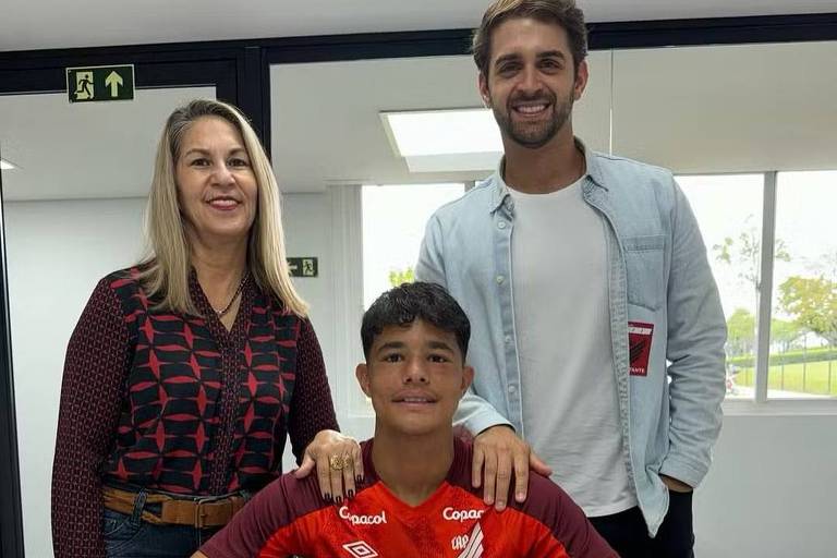 Filho de Eliza Samudio, Bruninho assina contrato com o Athletico-PR no dia em que a mãe faria aniversário