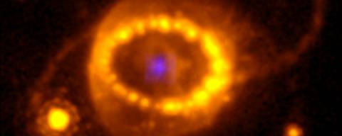 A imagem mostra evidências de uma estrela de nêutrons após uma explosão estelar chamada Supernova 1987A na Grande Nuvem de Magalhães, uma galáxia anã vizinha à nossa Via Láctea 