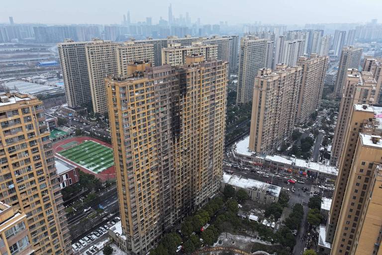 Incêndio mata ao menos 15 em prédio residencial na China