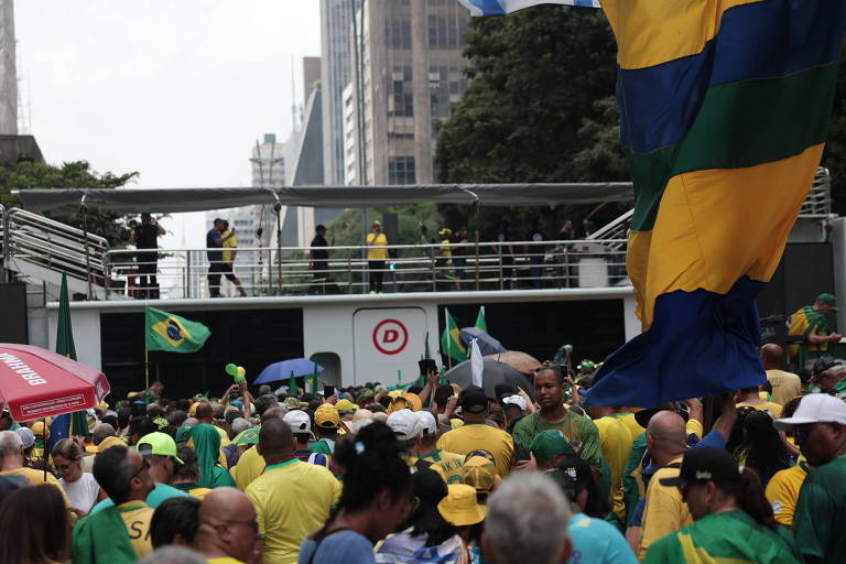 Simpatizantes de Jair Bolsonaro (PL) em manifestação na avenida Paulista, em São Paulo