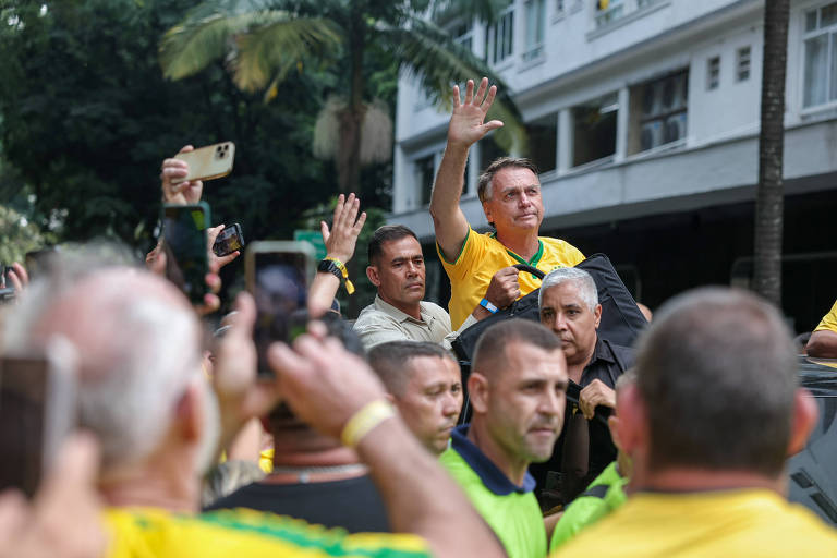 O ex-presidente Jair Bolsonaro (PL) na avenida Paulista, em São Paulo