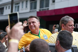 Simpatizantes de Jair Bolsonaro (PL) durante manifestação em apoio ao ex-presidente