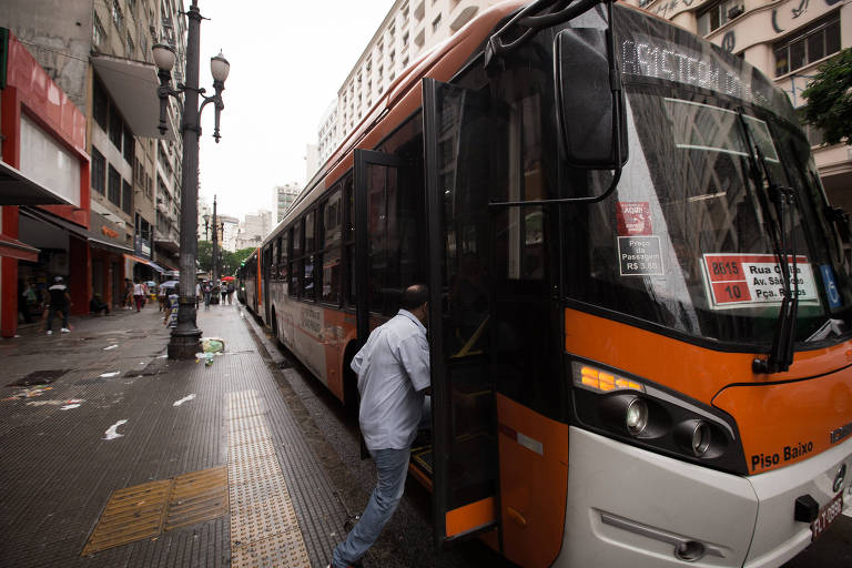 Justiça manda Prefeitura de SP liberar 4 integrações de ônibus para quem tem vale-transporte