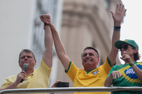 Tarcísio enaltece Bolsonaro em discurso na Paulista, e Nunes tem presença discreta