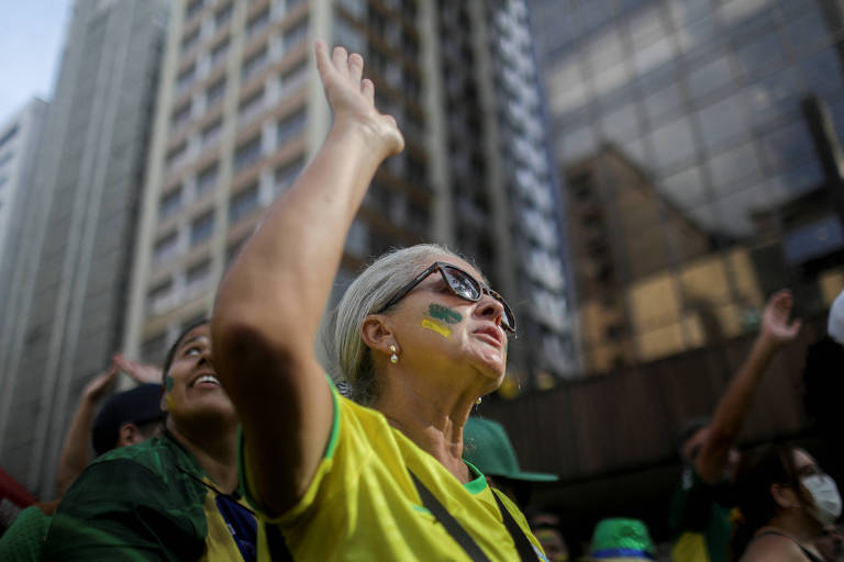 Apoiadores do ex-presidente Jair Bolsonaro (PL) durante ato na avenida Paulista, em São Paulo.